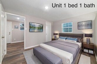 800 E Adoue Ave, Unit 1/2 in Baytown, TX - Foto de edificio - Building Photo