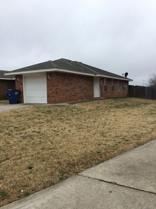 1010 Aspen Ct in Noble, OK - Building Photo
