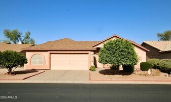 6973 S Oakmont Dr, Unit 1 in Chandler, AZ - Building Photo