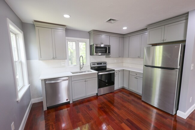 70 Mt Hope St in Boston, MA - Building Photo - Building Photo