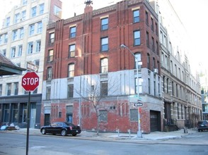 457 Washington St in New York, NY - Building Photo - Building Photo