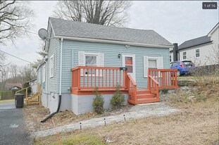 207 W 4th St in Millersburg, KY - Building Photo