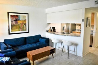 7420 Bay Island Dr S, Unit 176 in South Pasadena, FL - Foto de edificio - Building Photo