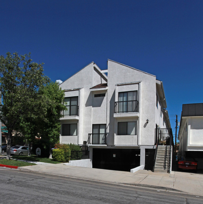 638 E Tujunga Ave in Burbank, CA - Building Photo - Building Photo