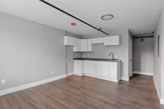 10306 Shaker Blvd-Unit -17 in Cleveland, OH - Building Photo - Building Photo