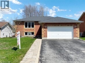 35 Innisbrook Dr in Wasaga Beach, ON - Building Photo - Building Photo
