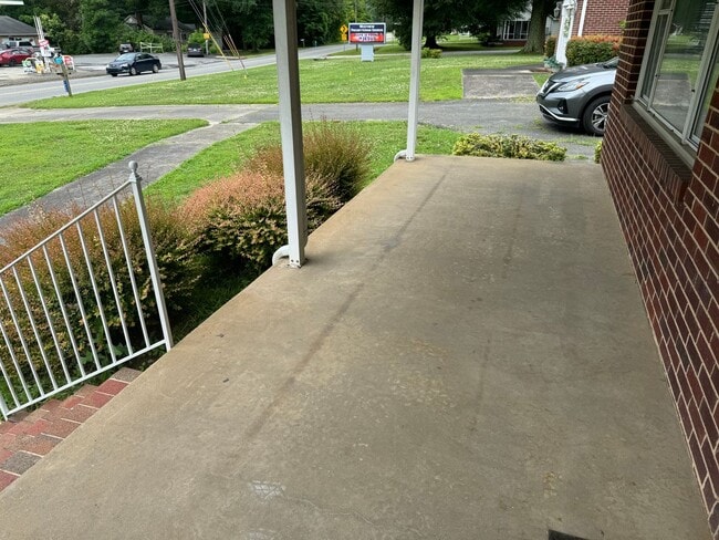 1020 W Catawba Ave in Mount Holly, NC - Building Photo - Building Photo