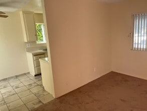 1712 S Ridgeley Dr, Unit 1 in Los Angeles, CA - Building Photo - Building Photo