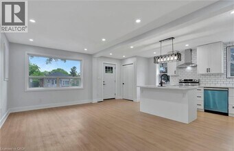 47 MacDonald Ave in Hamilton, ON - Building Photo - Building Photo