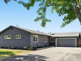 841 Peach Ave in Sunnyvale, CA - Building Photo