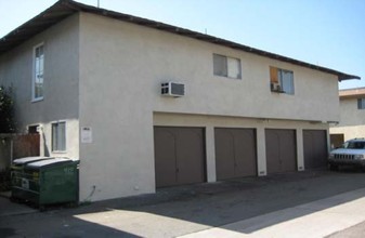 Rosewood Apartments in Orange, CA - Building Photo - Building Photo