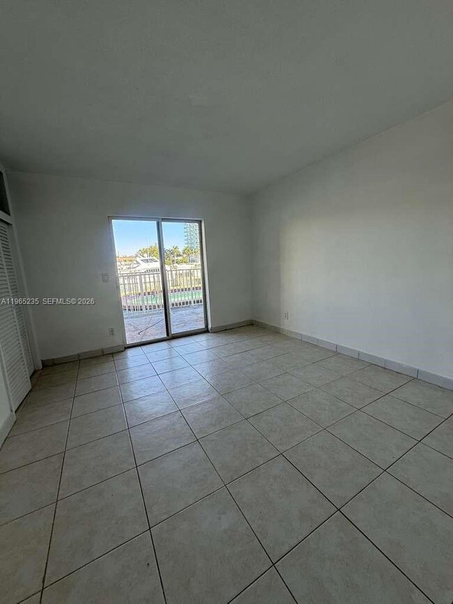 7917 West Dr in North Bay Village, FL - Foto de edificio - Building Photo