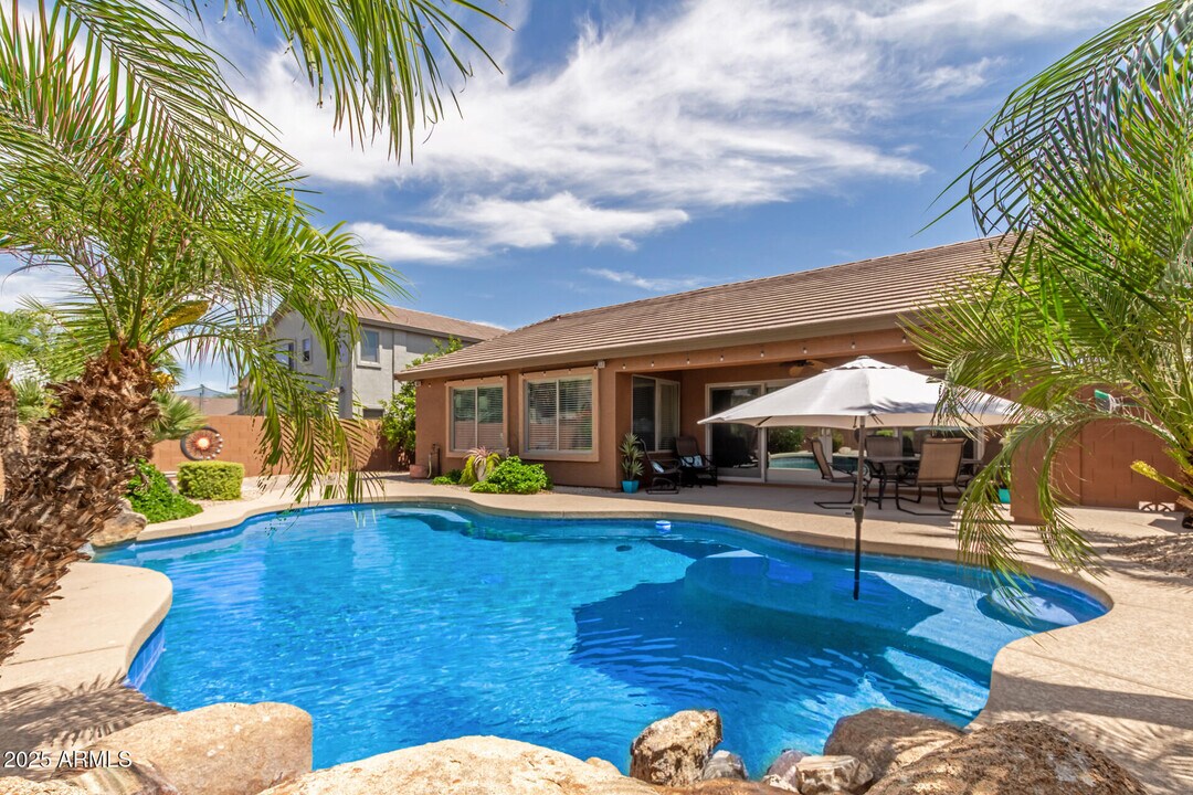 2560 W Canyon Way in San Tan Valley, AZ - Building Photo