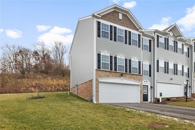 2858 Canterbury Dr in Imperial, PA - Building Photo - Building Photo