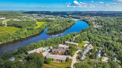 Churchill Court in Haverhill, MA - Foto de edificio - Building Photo