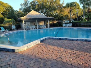 106 Prestwick Cir in Vero Beach, FL - Foto de edificio - Building Photo