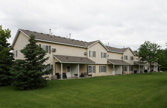 Park Glen Townhomes in St. Louis Park, MN - Building Photo - Building Photo