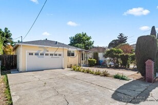 128 Azalia Dr in East Palo Alto, CA - Building Photo