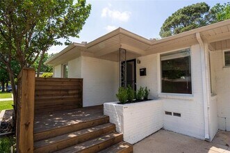 10231 Pinecrest Dr in Dallas, TX - Foto de edificio - Building Photo