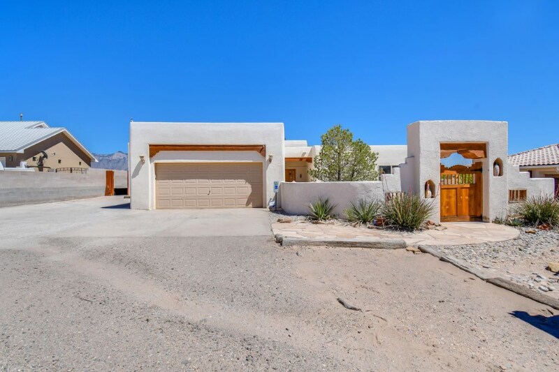 832 Monterrey Rd NE in Rio Rancho, NM - Building Photo