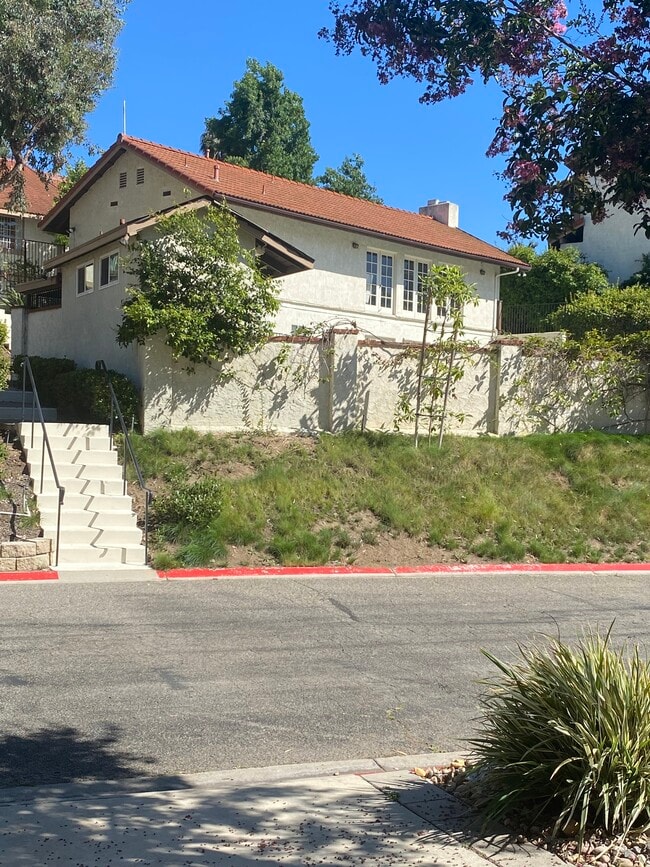 355 Windy Ln in Vista, CA - Building Photo - Building Photo