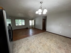 4442 Rushmore Dr NE in Cedar Rapids, IA - Building Photo - Building Photo