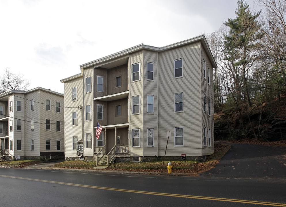 94 E Main St in Southbridge, MA - Foto de edificio