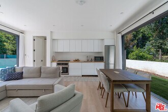 5263 Dahlia Dr in Los Angeles, CA - Building Photo - Building Photo