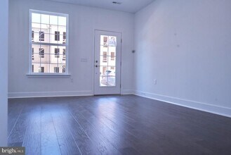 116 Stoutsburg Blvd in Pennington, NJ - Building Photo - Building Photo