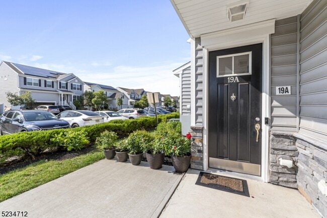19 Tippet St in Hillsborough, NJ - Building Photo - Building Photo