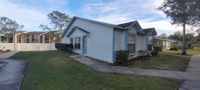 1947 Bentley Blvd in Kissimmee, FL - Foto de edificio - Building Photo