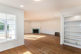 437 N Swarthmore Ave in Los Angeles, CA - Building Photo - Building Photo