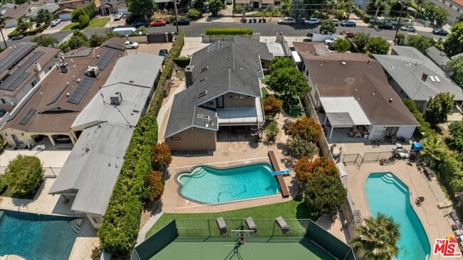 6443 Matilija Ave in Los Angeles, CA - Building Photo - Building Photo