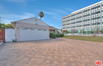 8701 Kittyhawk Ave in Los Angeles, CA - Building Photo - Building Photo