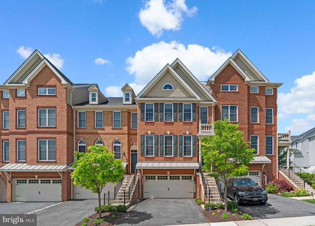 8506 Pine Springs Dr in Severn, MD - Building Photo
