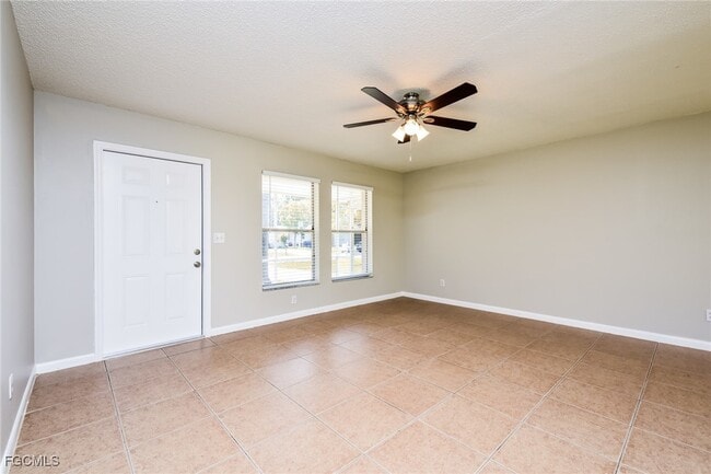 18608 Sebring Rd in Ft. Myers, FL - Building Photo - Building Photo
