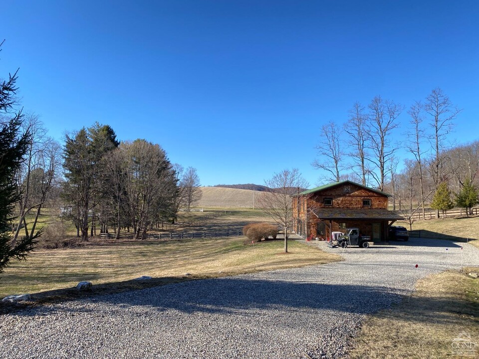 1495 County Rd 83 in Pine Plains, NY - Building Photo