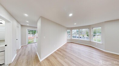 2405 Timber Ridge Ct in Sayreville, NJ - Building Photo - Building Photo