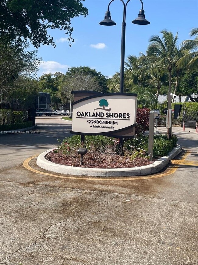 property at 3125 Oakland Shores Dr