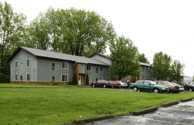 Eastview Meadows in Eastlake, OH - Building Photo - Building Photo