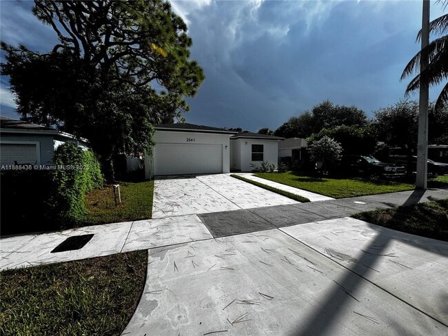 2541 NW 9th St in Fort Lauderdale, FL - Building Photo - Building Photo
