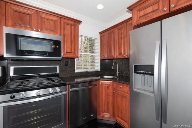 19 Pickwick Ln in North Babylon, NY - Building Photo - Building Photo