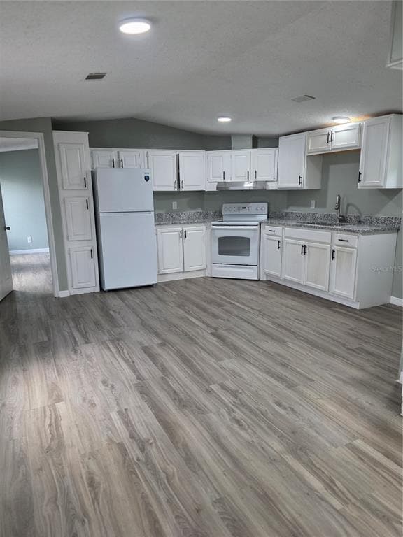 39126 Darren Dr in Zephyrhills, FL - Building Photo - Building Photo