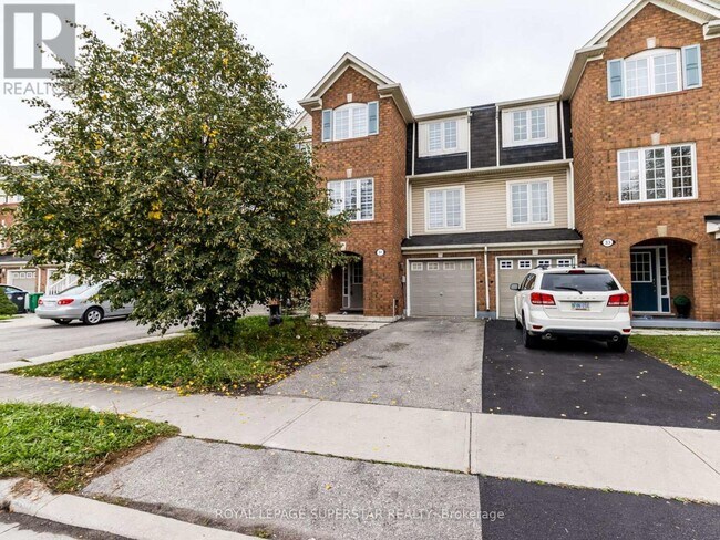 31 Decker Hollow Cir in Brampton, ON - Building Photo - Building Photo