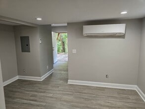 1810 Village Lake Dr in Charlotte, NC - Building Photo - Building Photo