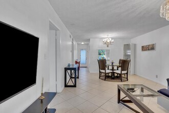 857 Worcester Ln in Greenacres, FL - Building Photo - Building Photo