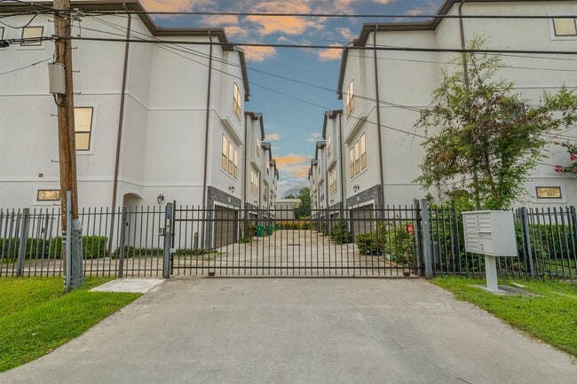 property at 829 Wakefield Dr
