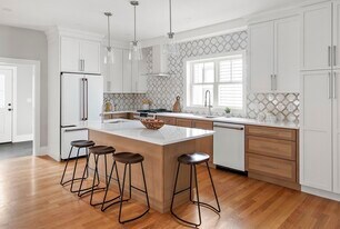 16 Bartlett St in Somerville, MA - Building Photo