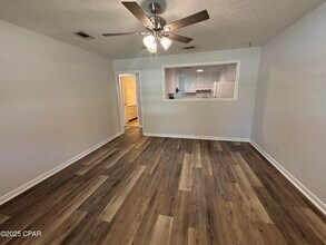 3903 W 22nd St in Panama City, FL - Foto de edificio - Building Photo