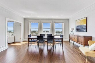 3240 N Lake Shore Dr-Unit -10B in Chicago, IL - Building Photo - Building Photo